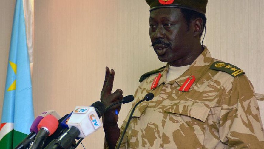 Le colonel Philip Aguer, porte-parole de l'armée du Soudan du Sud, le 5 janvier 2014, lors d'une conférence de presse dans la capitale Juba