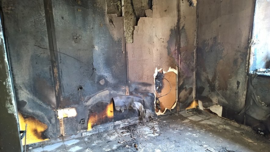 Le feu aurait pris dans la cuisine selon les premiers éléments de l'enquête.
