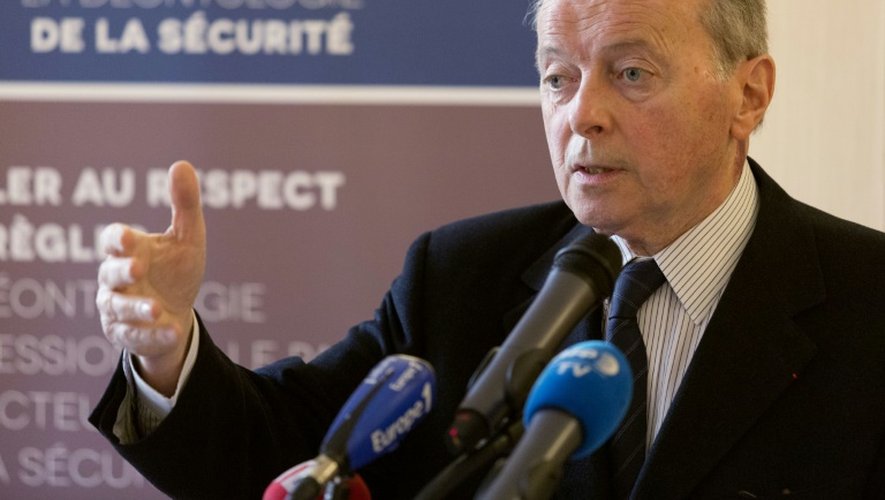 Le Défenseur des droits Jacques Toubon gives a lors d'une conférence de presse le 26 février 2016 à Paris