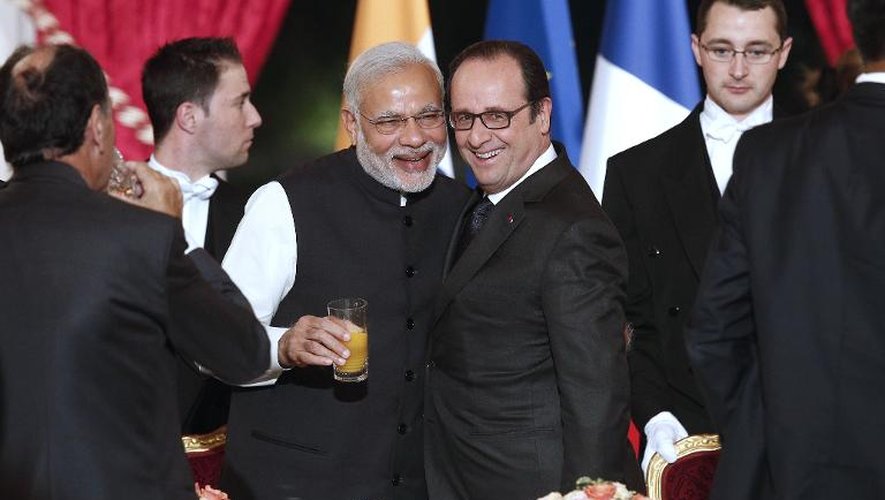Le Premier ministre indien  Narendra Modi (g) et François Hollande à L'Elysée, le 10 avril 2015 à Paris