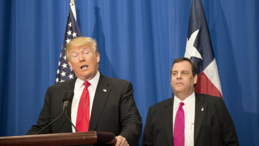 Donald Trump et le gouverneur du New Jersey, Chris Christie, le 26 février 2016 à Fort Knox au Texas