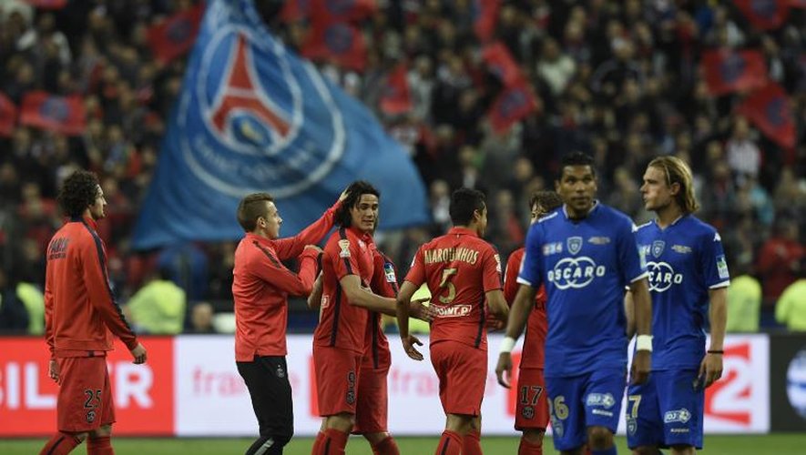 Les joueurs du PSG à l'issue de la finale de la Coupe de la Ligue remportée face à Bastia, le 11 avril 2015 au Stade de France