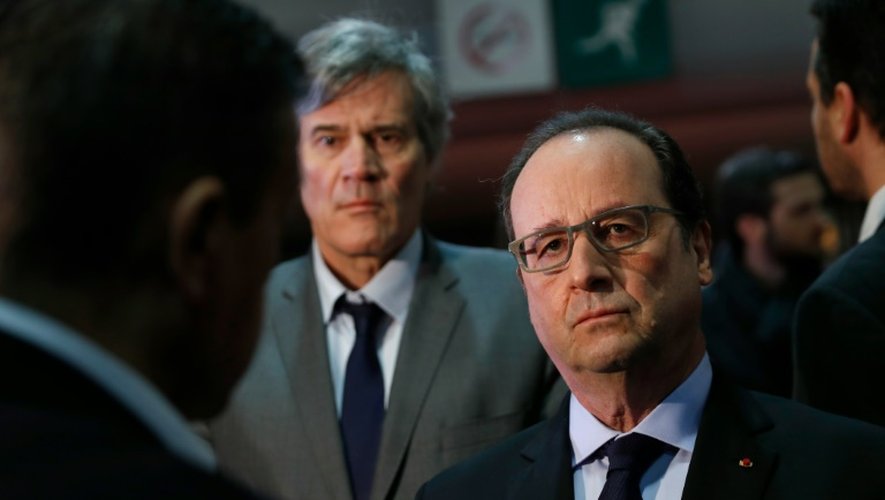 François Hollande  et le ministre de l'Agriculture Stéphane Le Foll (G) à leur arrivée le 27 février 2016 au Salon de l'Agriculture à Paris
