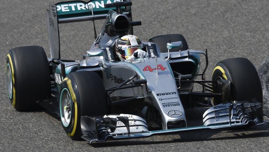 Le Britannique Lewis Hamilton au volant de sa Mercedes lors du Grand Prix de Chine, le 12 avril 2015 à Shanghai