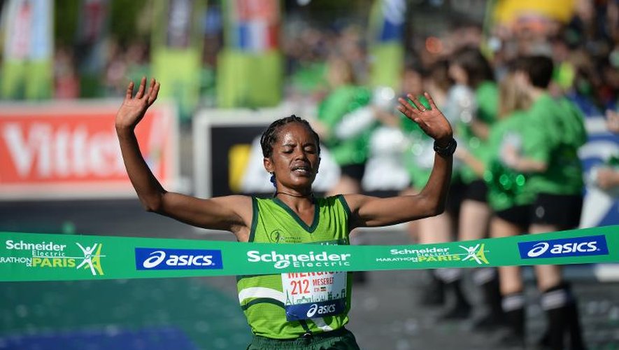 L'Ethiopienne Meseret Mengistu victorieuse du marathon de Paris, le 12 avril 2015