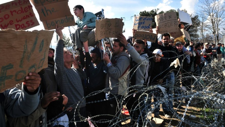 Des migrants bloqués le 27 février 2016 à Idomeni dans le nord de la Grèce
