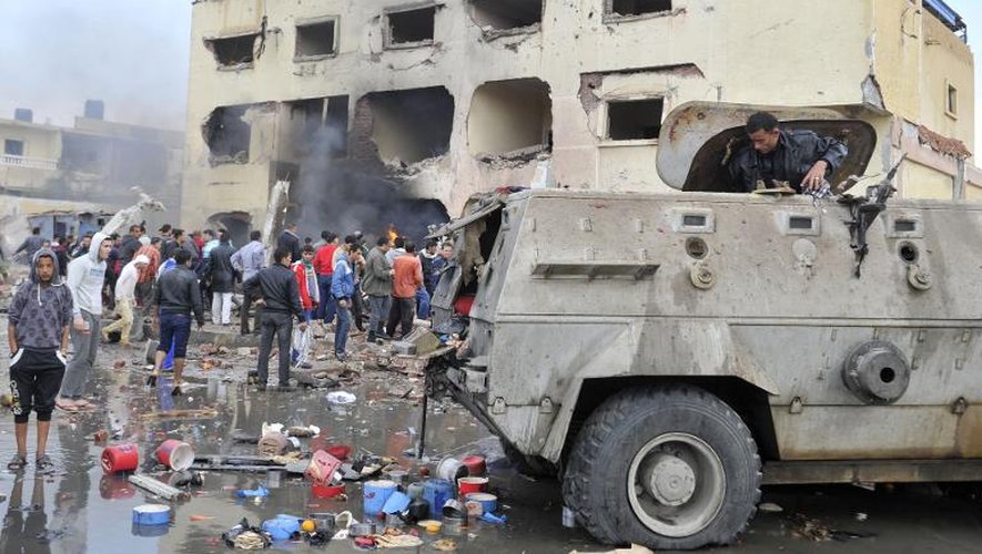 Attentat meurtrier à la bombe revendiqué par l'EI dans le Nord-Sinaï, à El-Arich en Egypte le 12 avril 2015