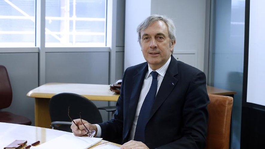 Le médiateur Dominique-Jean Chertier, nommé par le gouvernement pour mettre fin à la grève à Radio France, lors d'une rencontre avec le syndicats le 10 avril 2015