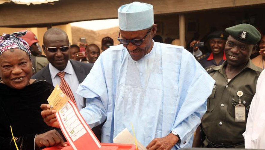 Le président élu du Nigeria Muhammadu Buhari vote à Daura le 11 avril 2015