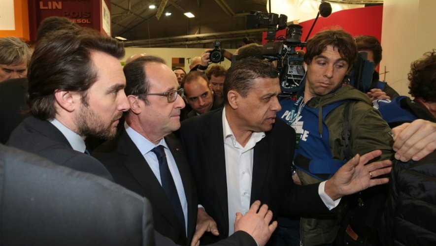 François Hollande et le président de la FNSEA Xavier Beulin le 27 février 2016 au Salon de l'Agriculture à Paris
