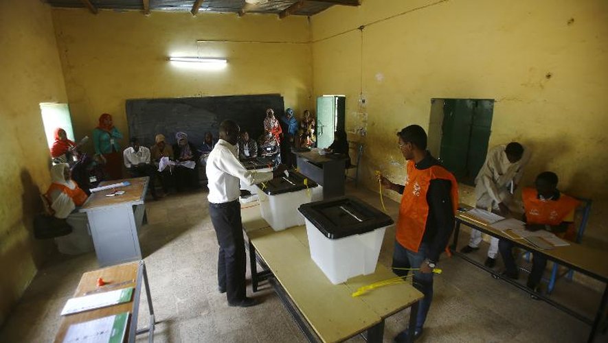 Un bureau de vote à Khartoum, le 13 avril 2015