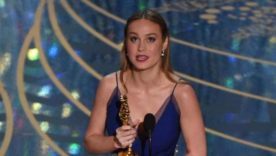 L'actrice Brie Larson accepte son Oscar de meilleure actrice à Hollywood le 28 février 2016
