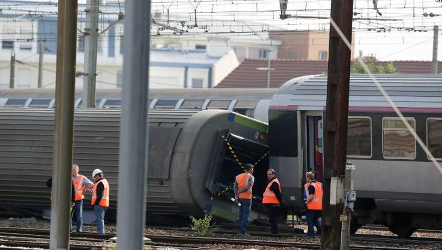 Le train qui a déraillé à Brétigny-sur-Orge le 13 juillet 2013