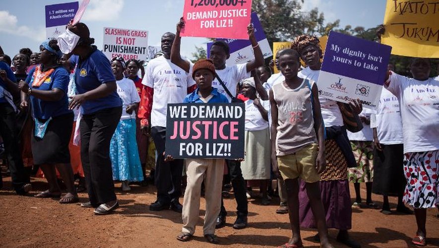 Manifestation à Busia, dans l'ouest du Kenya, pour réclamer justice dans l'affaire d'un viol collectif d'une lycéenne