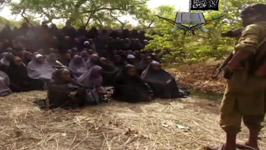 Capture d'écran d'une vidéo de Boko Haram, réalisée le 12 mai 2014, montrant des lycéennes nigérianes aux mains du groupe islamiste
