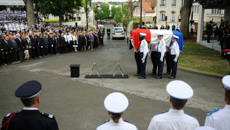 Les funérailles de la policière municipale Aurélie Fouquet, le 26 mai 2010 à Villiers-sur-Marne, dans la banlieue parisienne