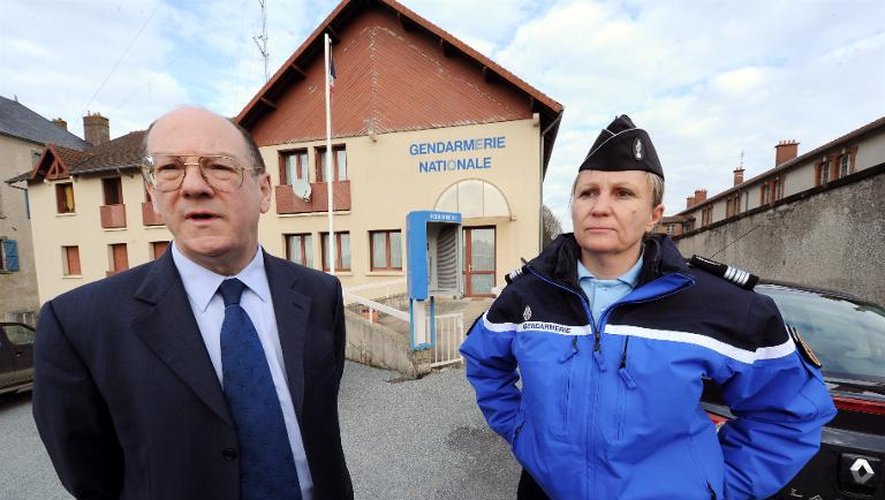 Le procureur Michel Garrandaux et Anne Fougeras, colonel de gendarmerie, le 12 janvier 2014 à Magnac-Laval