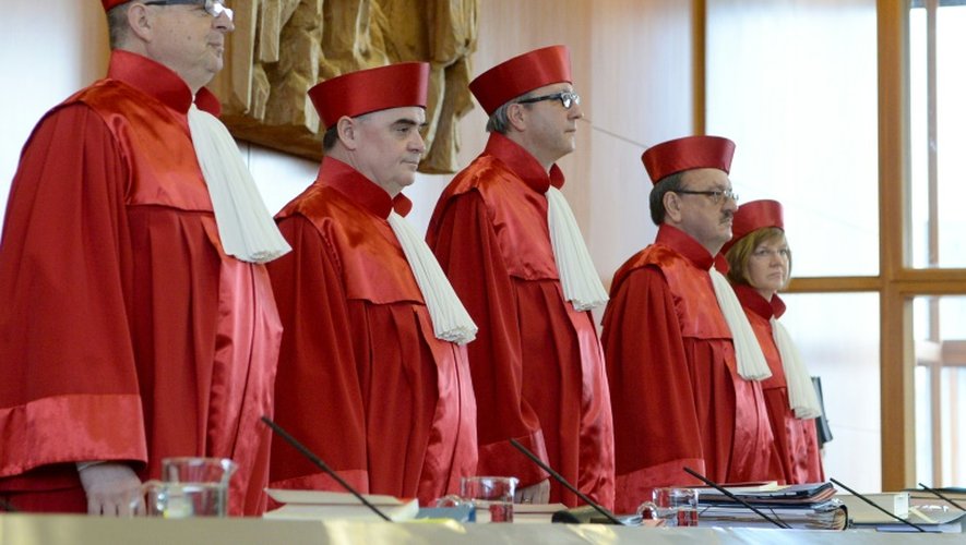 Les juges à la Cour constitutionnelle examinent le 1er mars 2016, à Karlsruhe (sud-ouest de l'Allemagne) une demande d'interdiction du parti néo-nazi NPD