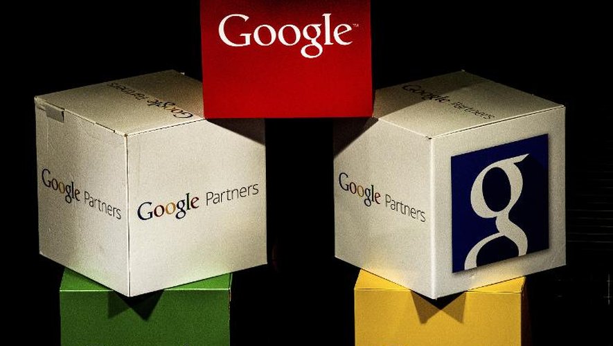 Des boîtes au logo de Google