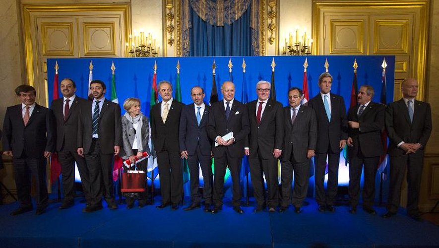 Les ministres des Affaires étrangères des onze Amis de la Syrie réunis le 11 janvier 2014 à Paris