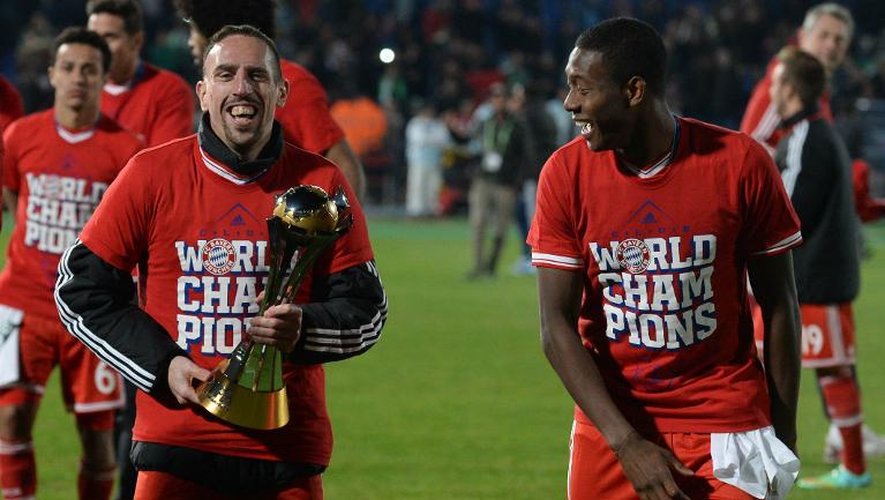 Franck Ribéry (G) en compagnie de David Alaba après la finale remportée par le Bayern contre le Raja de Casablanca au Mondial des clubs à Marrakech, le 22 décembre 2013