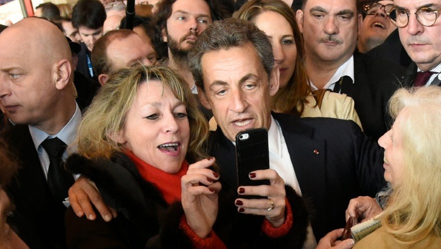 Nicolas Sarkozy au milieu de la foule le 2 mars 2016 au Salon de l'Agriculture à Paris