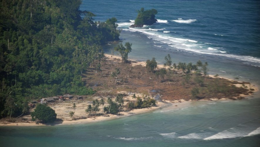 Un séisme de magnitude 7,9 dans la mer a secoué l'île de Sumatra, dans l'ouest de l'Indonésie, selon l'institut américain de géophysique (USGS), et une alerte au tsunami a été lancée par les autorités locales