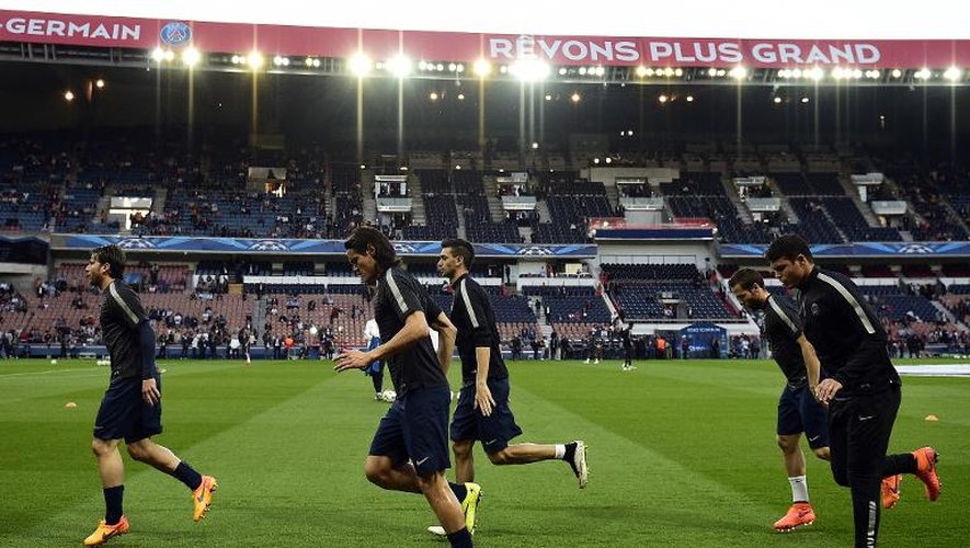 Les joueurs du PSG à l'échauffement avant d'affronter le FC Barcelone en quarts de finale de Ligue des champions, le 15 avril 2015 au Parc des Princes