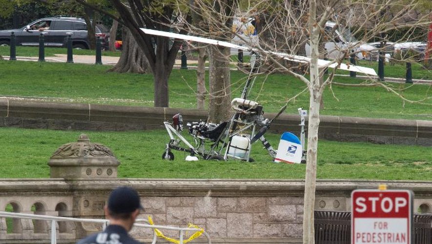Atterrissage d'un mini-hélicoptère  le 15 avril 2015 près du Capitole à Washington