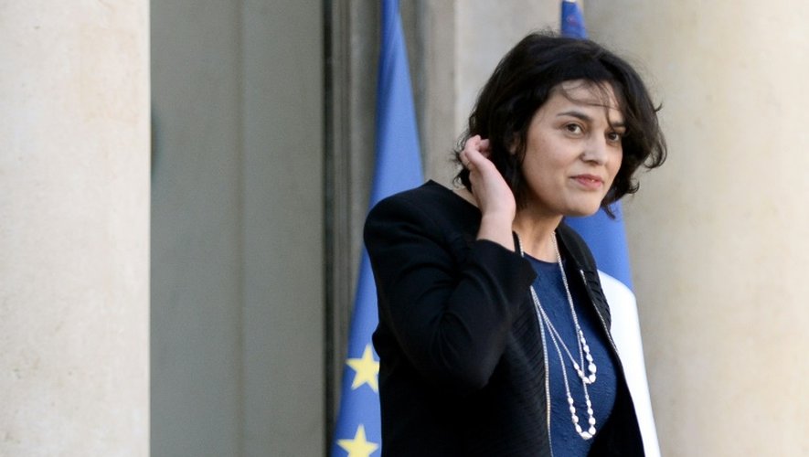 La ministre du Travail  Myriam El Khomri à la sortie du Conseil des ministres le 2 mars 2016 à Paris