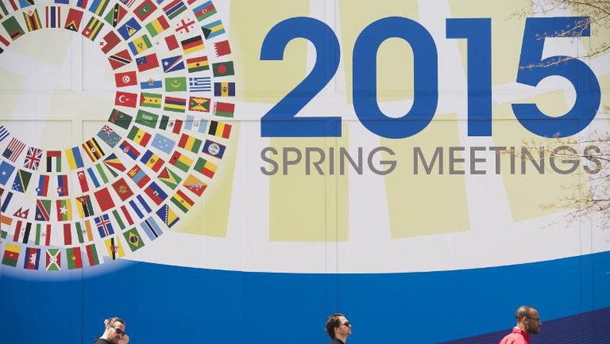 Le panneau annonçant les réunions de printemps de la Banque mondiale et du Fonds monétaire international devant le siège du FMI à Washington le 13 avril 2015