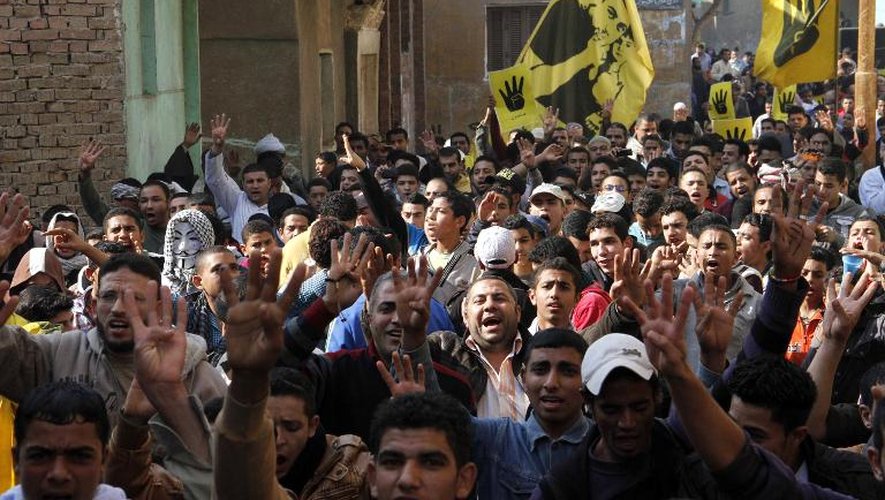 Des partisans des Frères musulmans manifestent à Giza, le 14 janvier 2014 lors du référendum sur une nouvelle Constitution