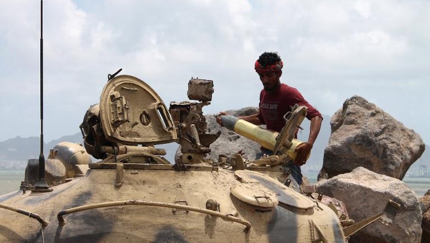 Des rebelles chiites le 15 avril 2015 à Aden