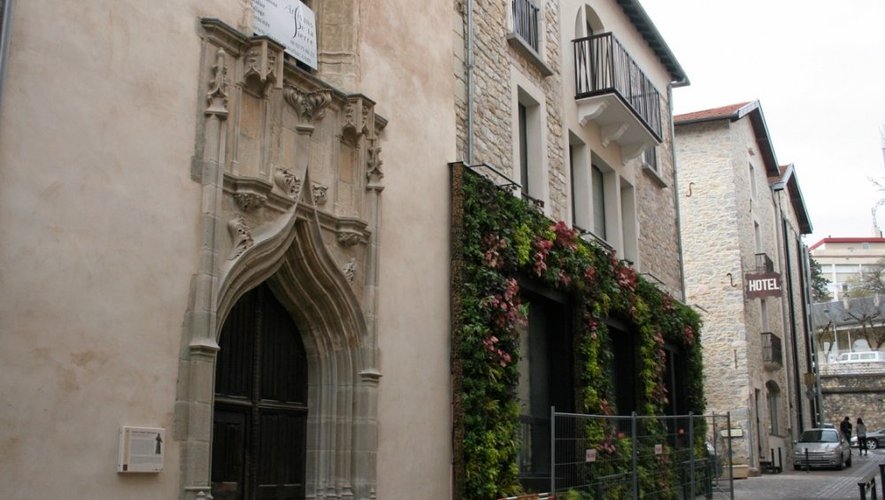 Le mur végétalisé sur les façades de l’ancien hôpital Saint-Jacques est également une nouveauté souhaitée par le propriétaire.