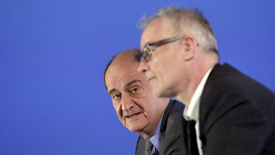 Le président du festival de Cannes Pierre Lescure et le délégué général Thierry Frémaux le 16 avril 2015 à Paris