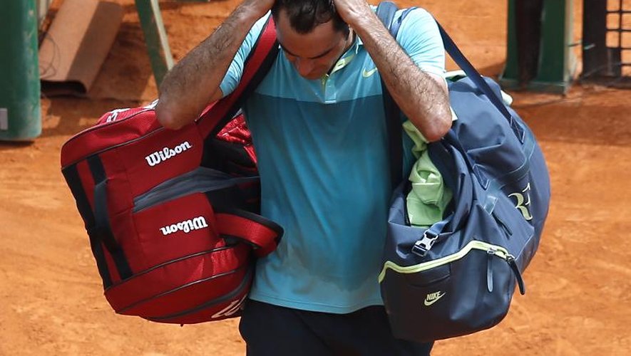 Roger Federer, dépité, quitte le court après son élimination par Gaël Monfils au Masters 1000 de Monte-Carlo, le 16 avril 2015