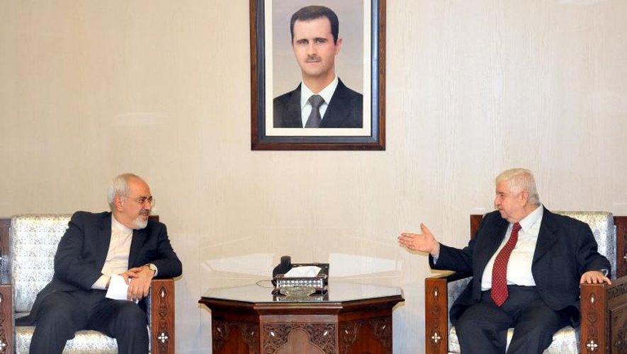 Les ministres des Affaires étrangères iranien (g) et syrien, Mohammad Javad Zarif et Walid Mouallem, le 15 janvier 2013 à Damas