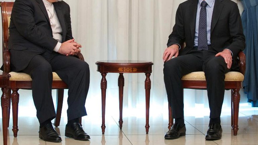 Le président syrien Bachar al-Assad et le ministre iranien des Affaires étrangères, Mohammad Javad Zarif, le 15 janvier 2014 à Damas