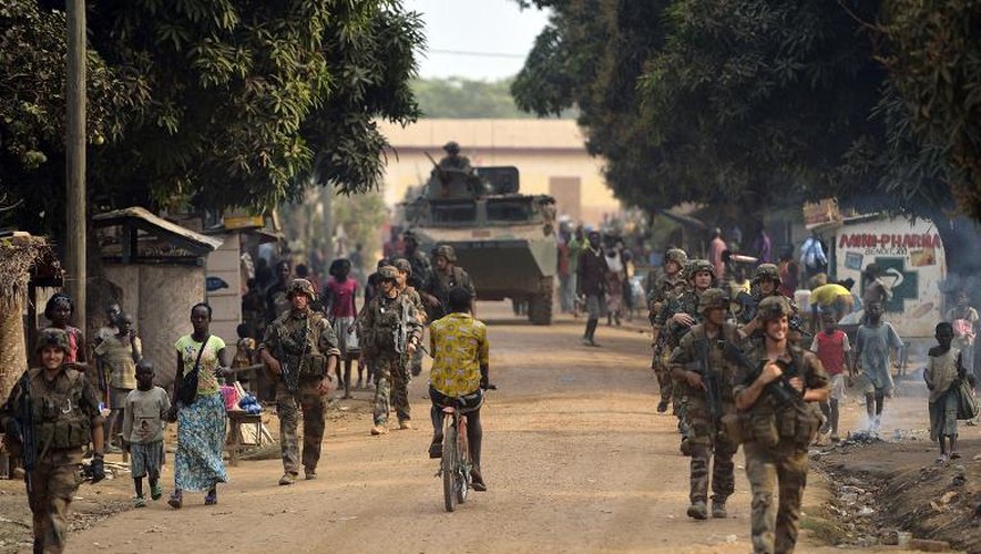 Des soldats français en patrouille dans une rue de Bangui, le 15 janvier 2014 en Centrafrique