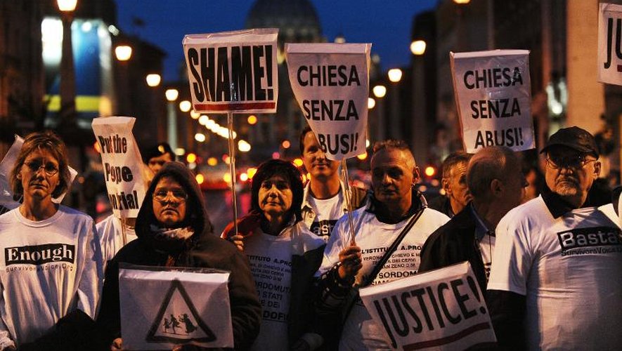 Des parents et victimes d'actes de pédophilie de prêtres, manifestent pour obtenir justice, le 31 octobre 2010 à Rome