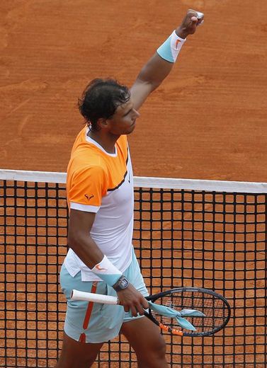 L'Espagnol Rafael Nadal célèbre sa victoire contre l'Américain John Isner en 8e de finale du Master 1000 de Monte-Carlo, le 16 avril à Monaco