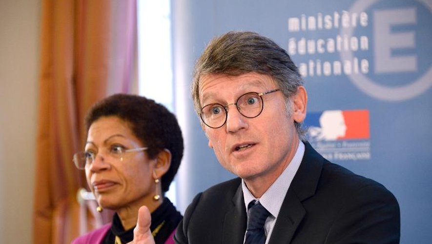 Vincent Peillon et George Pau-Langevin lors d'une conférence de presse sur la réforme de l'éducation prioritaire le 16 janvier 2014 à Paris