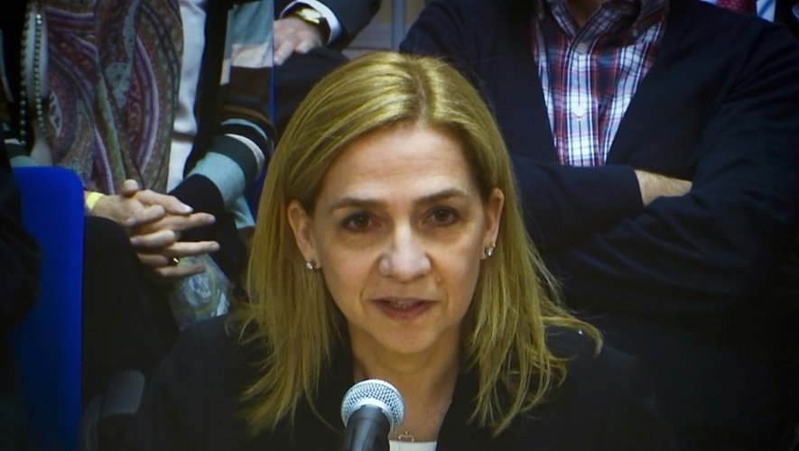 L'infante Cristina d'Espagne, soeur du roi Felipe VI lors d'une restransmission télévisée de son audition par un juge pour complicité de fraude fiscale, le 3 mars 2016 à Palma de Majorque