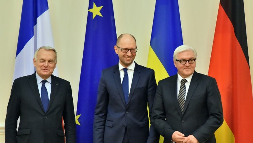 Le Premier ministre ukrainien avec les ministres allemand et français des Affaires étrangères, le 22 février 2016 à Kiev