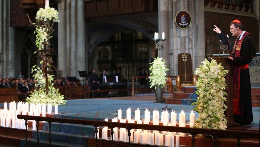 Le cardinal-archevêque de Cologne s'exprime lors de la célébration inter-religieux pour les victimes du crash de la Germanwings, dans la cathédrale de Cologne, le 17 avril 2015