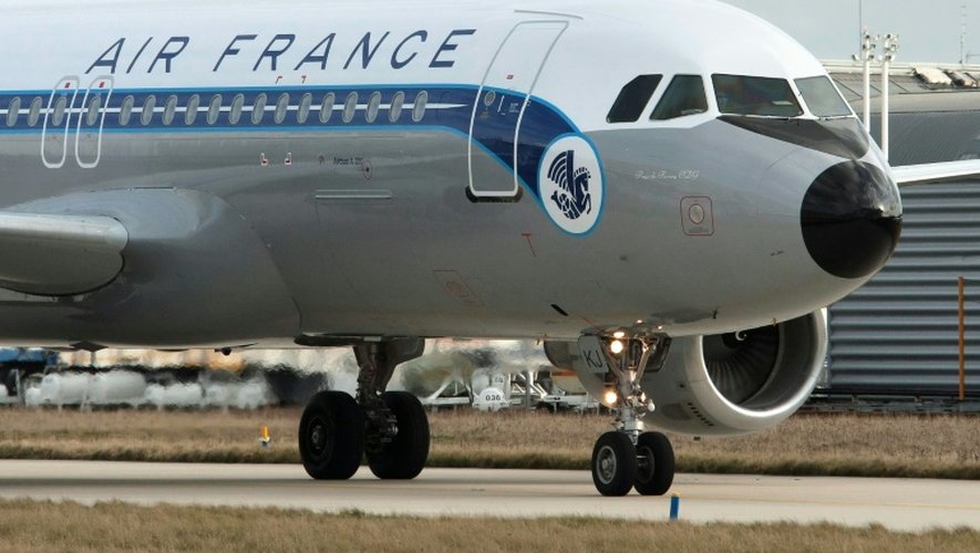 Un Airbus A320 d'Air France après son atterrissage le 21 novembre 2008 à l'aéroport de Roissy