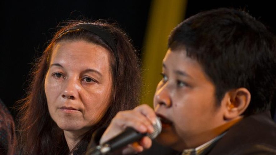 Sabine Atlaoui, l'épouse de Serge Atlaoui et Nancy Yuliana, son avocate indonésienne, lors d'une conférence de presse le 17 avril 2015 à Jakarta