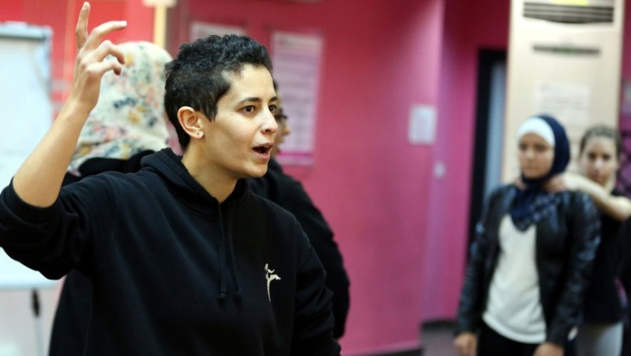 Lina Khalifeh enseigne l'auto-défense à des Jordaniennes à Amman, le 15 février 2016