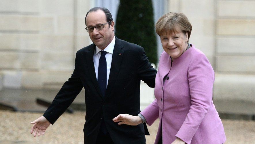 Angela Merkel accueillie par François Hollande à son arrivée le 4 mars 2016 à l'Elysée à Paris