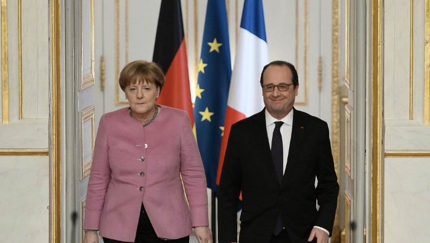 Le président français Francois Hollande et la chancelière allemande Angela Merkel au palais de l'Elysée, à Paris, le 4 mars 2016